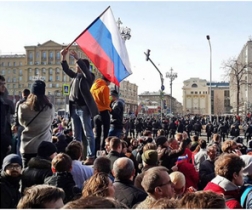 Насколько вероятны изменения во внутренней политике РФ под влиянием нынешней волны протеста в разных регионах России?