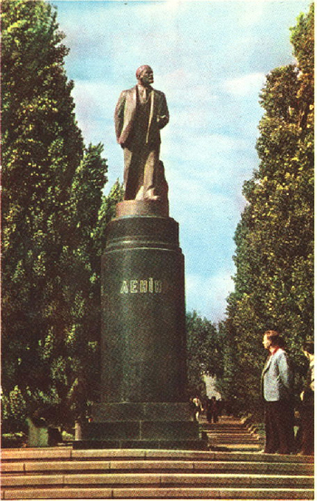 Памятник ленину киев